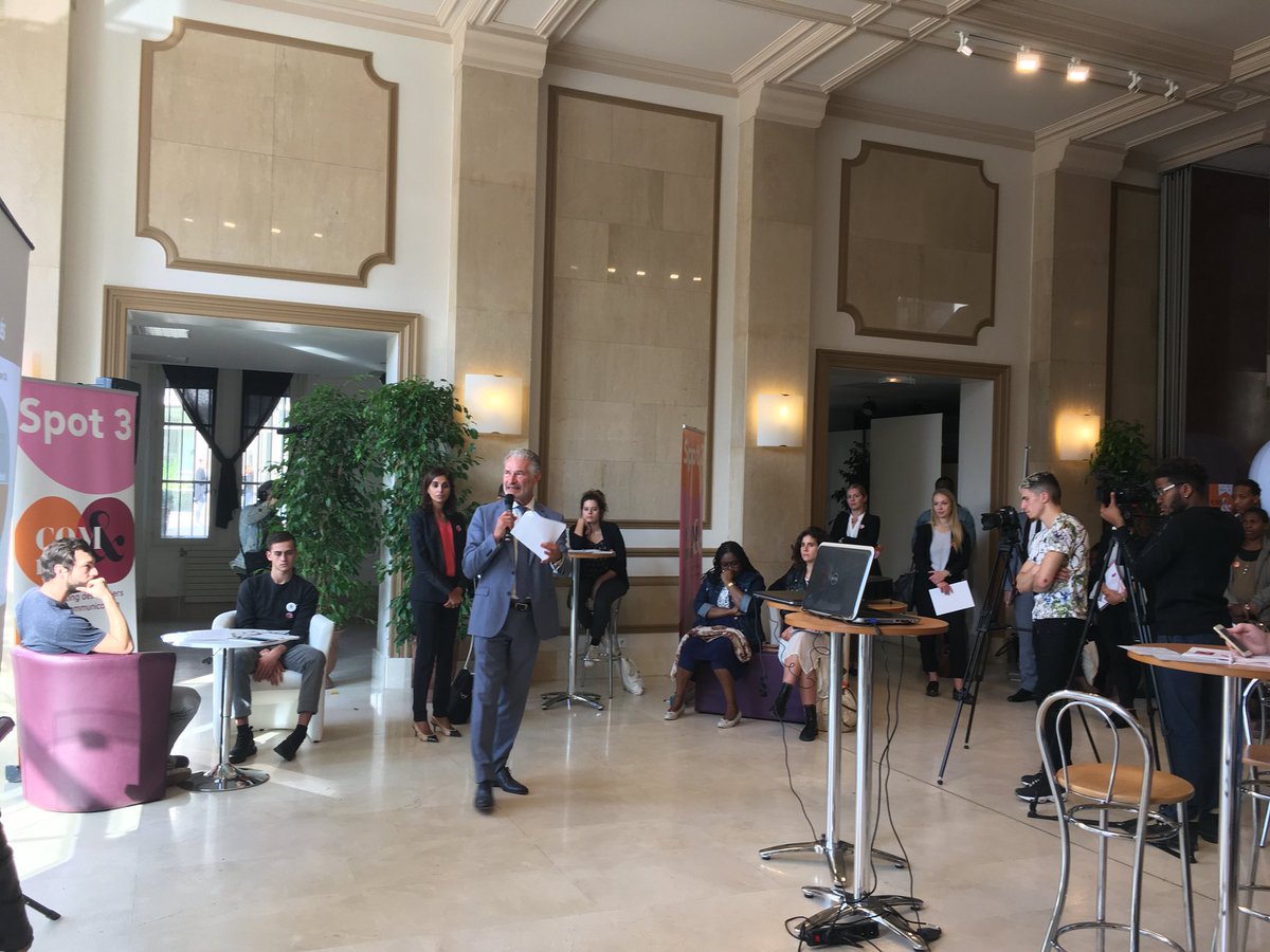 EcoCourbevoie's tweet photo. #COMmoi @OBS_COMMEDIA ce type de réunion #jobdating a le mérite de rapprocher et raccourcir les circuits de l’emploi. Les villes, les entreprises et les acteurs de la filière sont là pour aider et soutenir les chercheurs d’#emploi https://t.co/QiUSeFN2cN