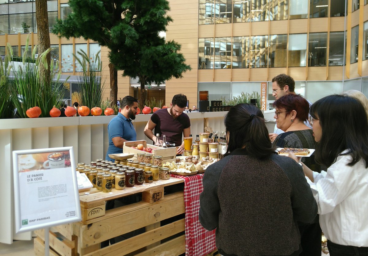 A chaque saison, son marché #responsable chez <a href="/BNPParibasCIB/">BNP Paribas CIB</a>. Au menu cette semaine, une petite préparation faite maison Koncoctée à partir de produits naturels et de passion pour l'arrivée de l'automne... ! 🎃 big up les Kopains. #DD #RSE