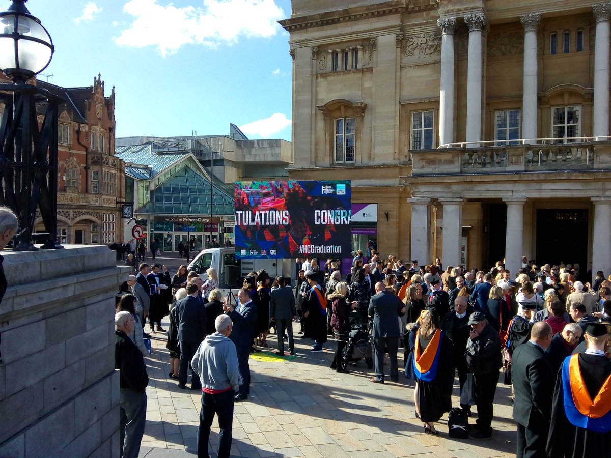 hullcollegegrp's tweet photo. Our first graduation ceremony for today has finished, and congratulations to all the graduates from the Faculty of Arts. Next we have the Faculty of Business and Science #HCGraduation https://t.co/njNfxaBXvh