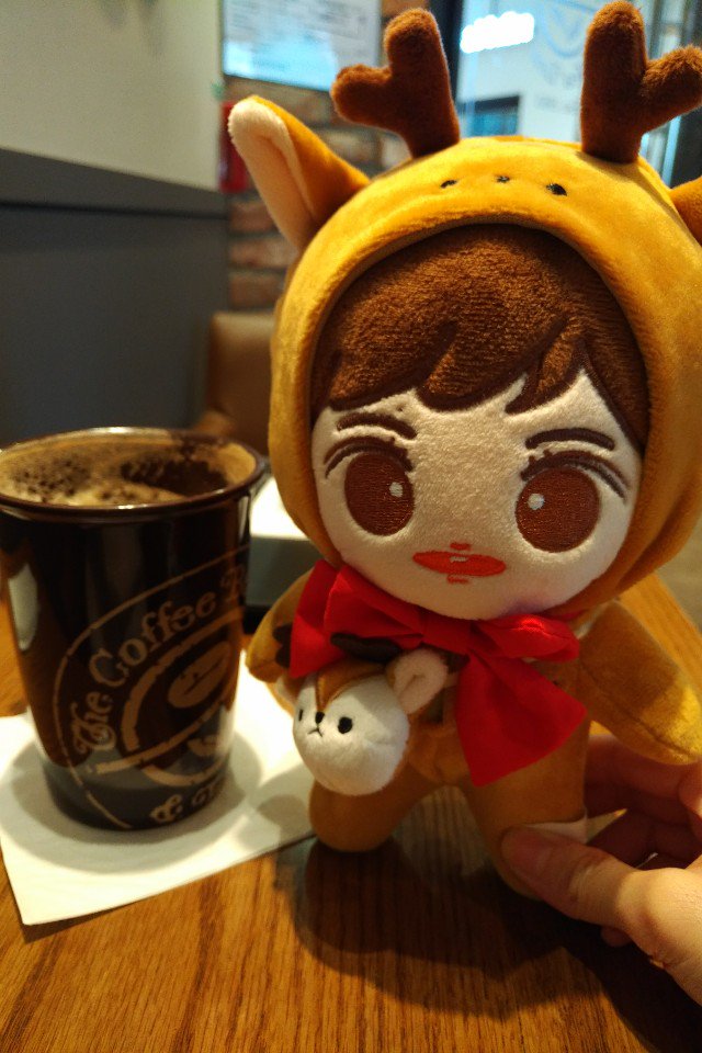 muziNcha's tweet photo. 그래서 사슴챠 독사진을 많이 찍어줬다~ 어떻게 찍어도 포토제닉이야ㅎㅎ
러브즈 우주복에 리본 너무 이쁘다. 리본까지 뚱챠에게 잘 어울려서 아주 만족~ https://t.co/D8T6BPrYK0