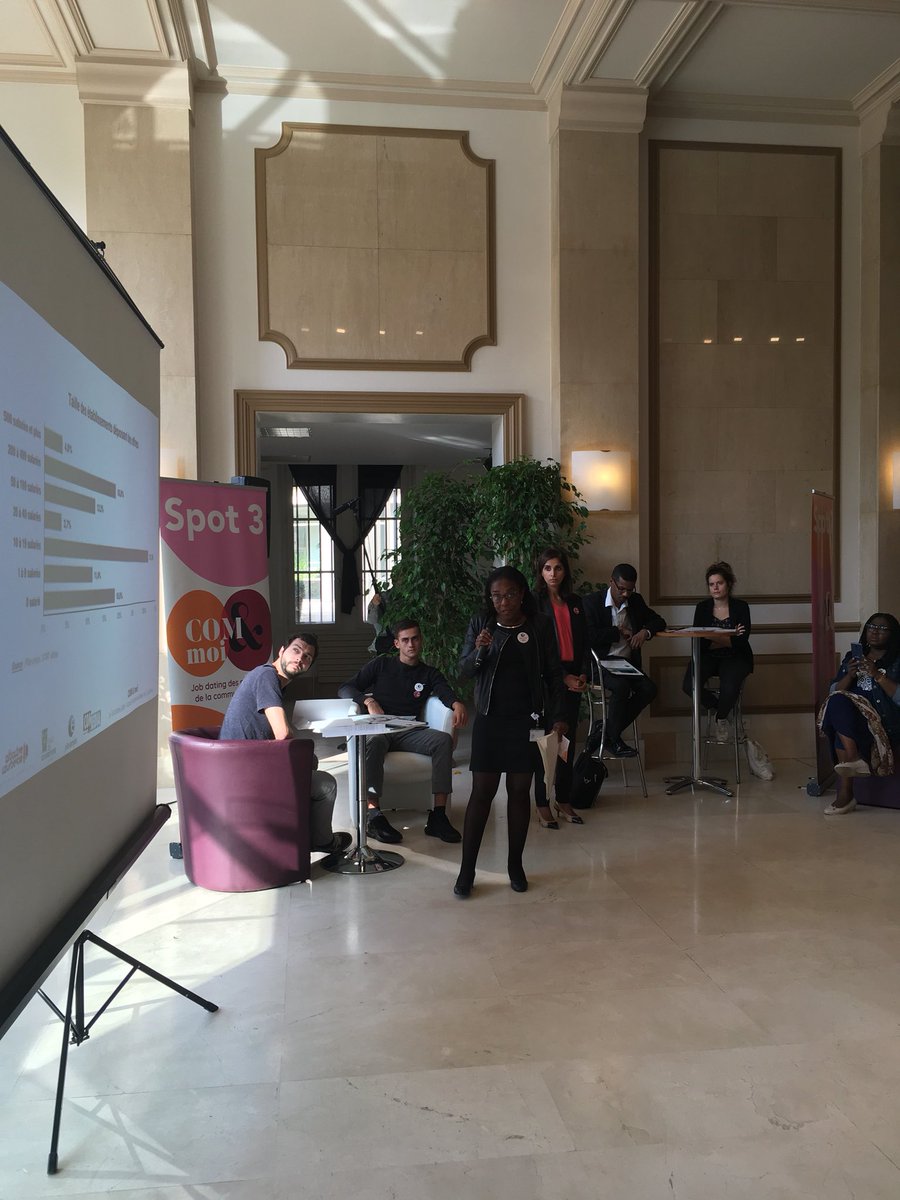 EcoCourbevoie's tweet photo. #COMmoi Nadine Bonfils @poleemploi_IDF présente les chiffres des offres #emploi de la filière #communication dans les Hauts-de-Seine https://t.co/R4xRh2YIv3