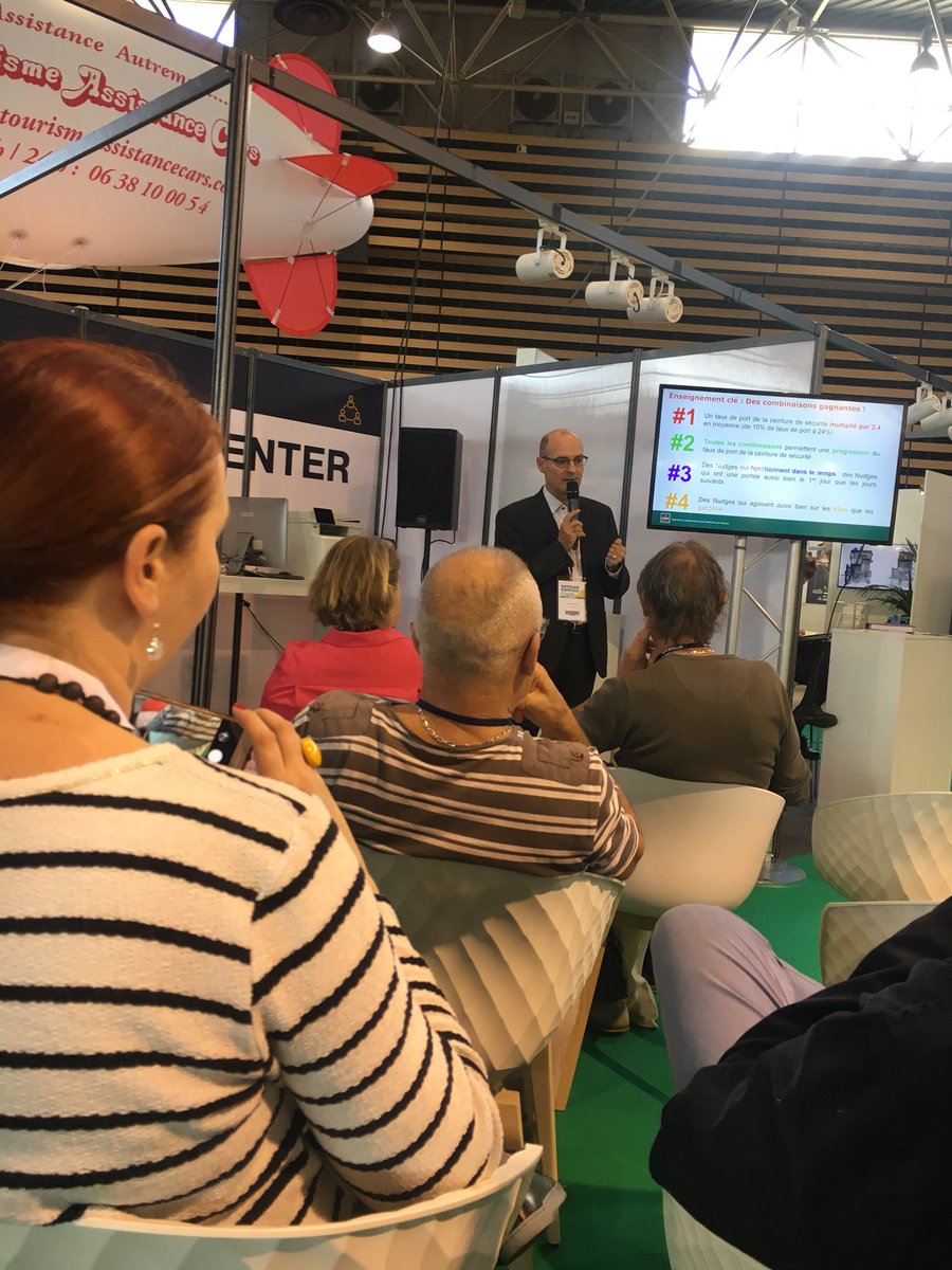 AgenceATIK's tweet photo. En direct d’#AutocarExpo2018 : conférence sur les #nudges pour favoriser la sécurité dans les transports scolaires. Avec la @FondationMAIF @groupekeolis @Groupe_BVA #auto #securiteroutiere #innovation https://t.co/FgGEq870to