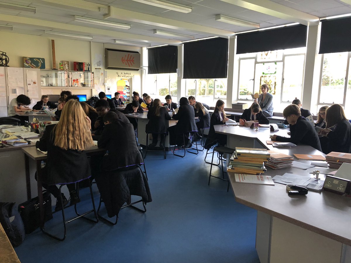 nclenglish's tweet image. Staff and students here @NewCollegeLeics DEARing 📚 #amazing #reading #readingandlearning