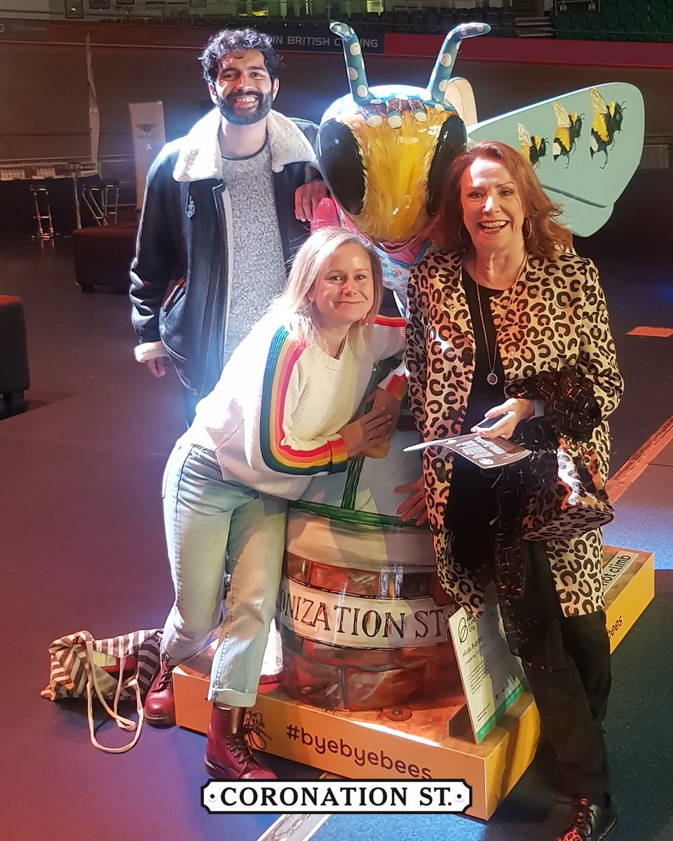 itvcorrie's tweet photo. Mission 'Bring Hilda Home' Accomplished as Coronation Street stars make winning bid at Manchester's Bee in the City charity auction.
Find out more: https://t.co/ezuAtGdU4I
#Corrie #TeamCorrie #BeeInTheCity #byebyebees https://t.co/LGw9aOAIZH