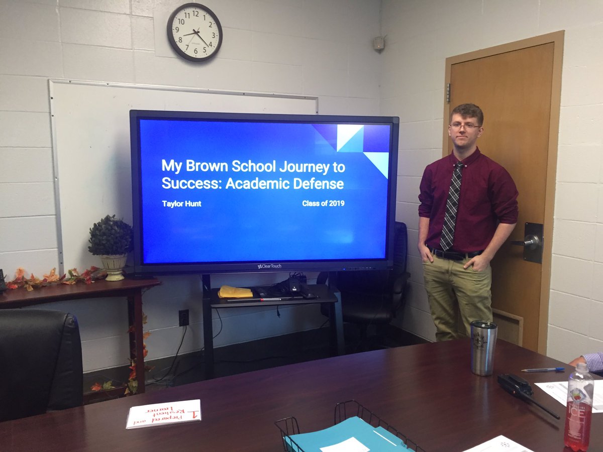 Brown_Principal's tweet photo. Taylor Hunt is @mybrownschool 1st senior to present his @JCPSBackpack academic defense! He set the bar very high for the rest of the class. #JCPSbackpack @JCPSAsstSuptHS @daniellewashb @KEBelcher @kids_inspire https://t.co/0ci7EjUElY