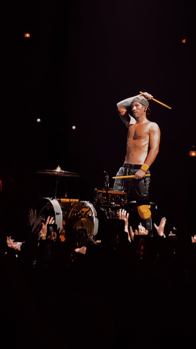bigsgonetoparis's tweet photo. Thank You Again ||-//     #BanditoChicago  #BanditoTourChicago https://t.co/mha68kS7iJ