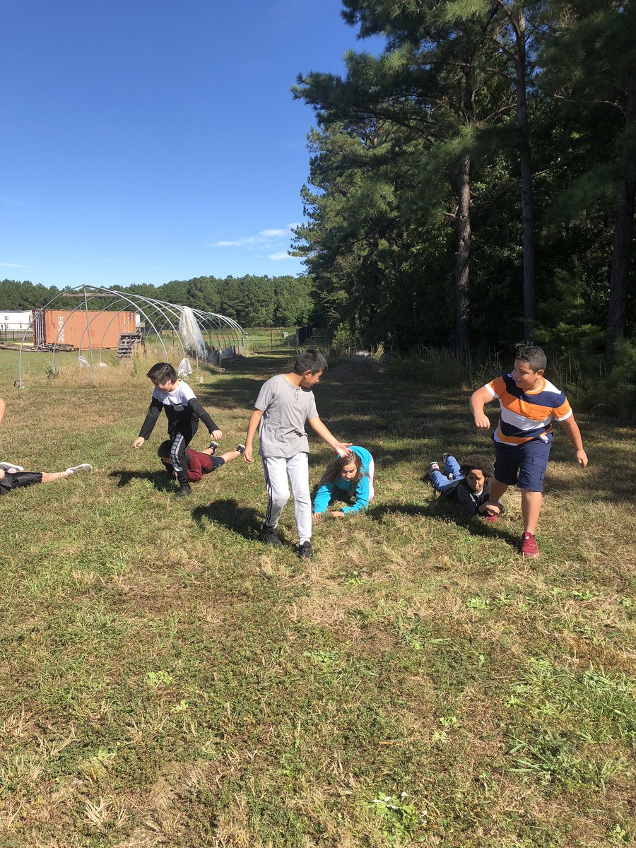 5thWithHicks's tweet photo. We had some fun investigating mass and force yesterday! The more mass an object has, the more force needed to make it move! It’s really hard to walk with another person attached to your body! 🤣 We made a line graph to show our results. #freescienceinvestigations @ScottScorpions https://t.co/kAQiUk16FF