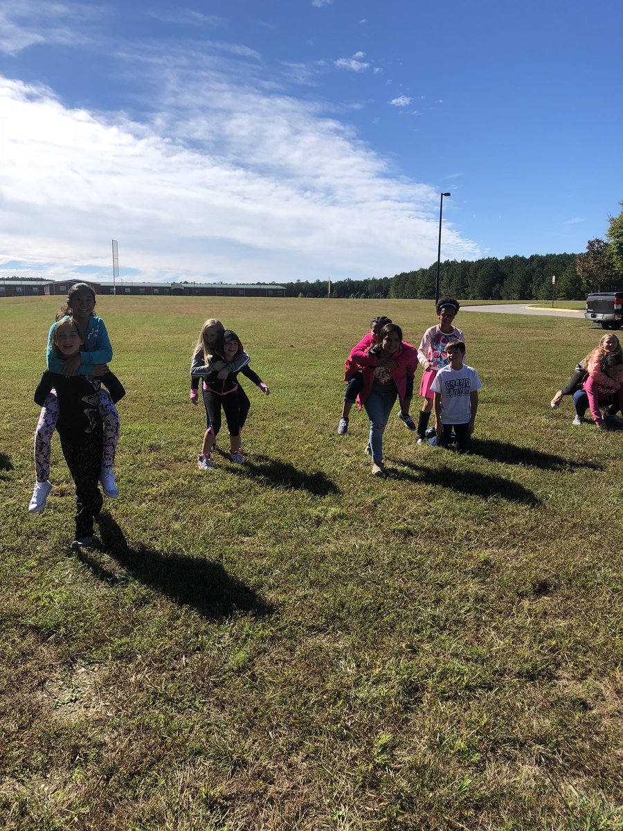 5thWithHicks's tweet photo. We had some fun investigating mass and force yesterday! The more mass an object has, the more force needed to make it move! It’s really hard to walk with another person attached to your body! 🤣 We made a line graph to show our results. #freescienceinvestigations @ScottScorpions https://t.co/kAQiUk16FF