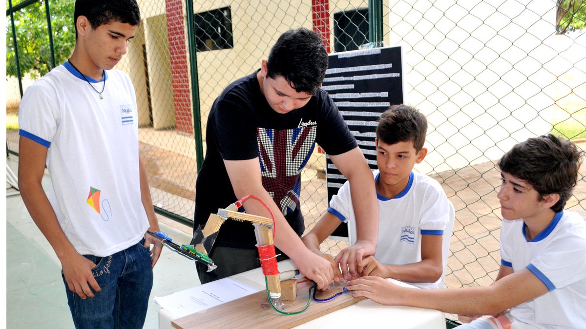 cidadepalmas's tweet photo. Hey, se liga! A #Fecit2018 seguirá na tarde desta quinta, 18, com oficinas p/ alunos do 3º ao 9º ano da educação fundamental da Rede Municipal. Objetivo é preparar os estudantes para novas ideias e incentivar a participação na criação de novos projetos. https://t.co/evcYOR9nCR https://t.co/pcwAzk9Vsn