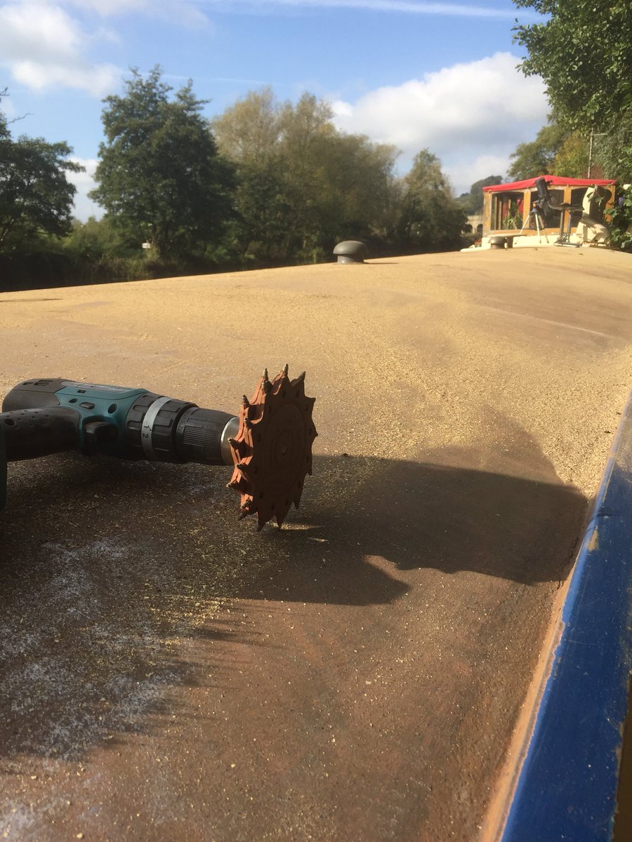 Today we’re stripping a wide beam roof with the aid of the brilliant #Tercoo blasters #Wepaintboatsandsigns