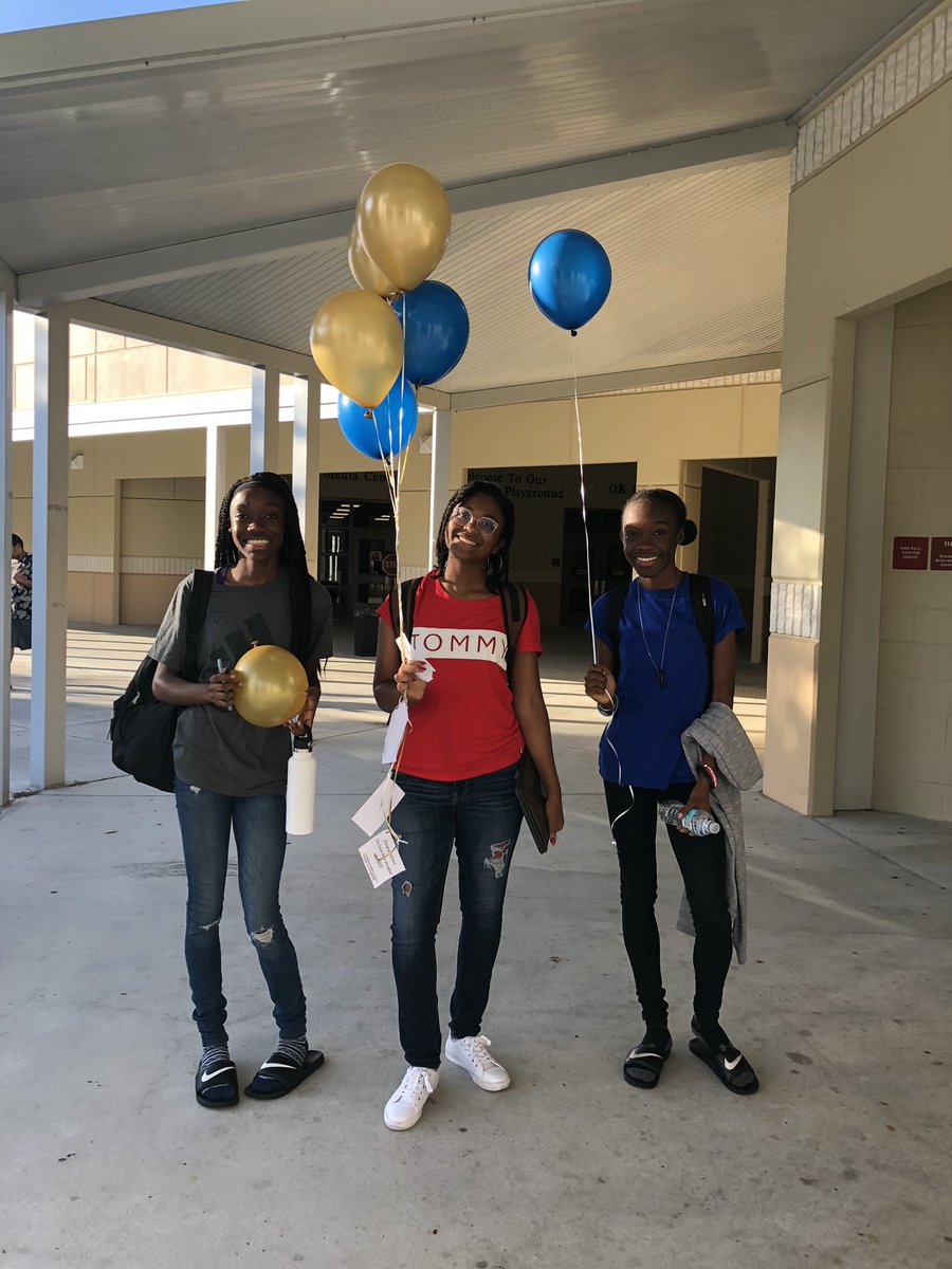 OcoeeKnights's tweet photo. 150 KNIGHTS are being tapped for NHS today! https://t.co/85mH8jEJzv
