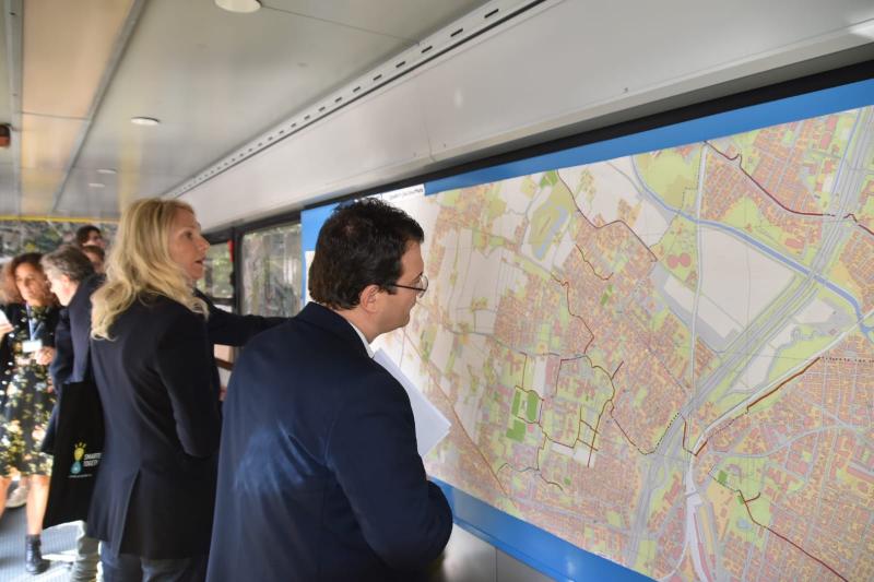 comunevenezia's tweet photo. #SmarterTogether | Si è conclusa con la visita al #BusLab, da parte dei delegati di Vienna e Monaco, la “due giorni” di confronto sui temi della #SmartCity. Presenti anche gli assessori Zaccariotto e Boraso e il consigliere delegato Battistella.
Leggi https://t.co/uLRJz2amGt https://t.co/wqxlBJlTNO