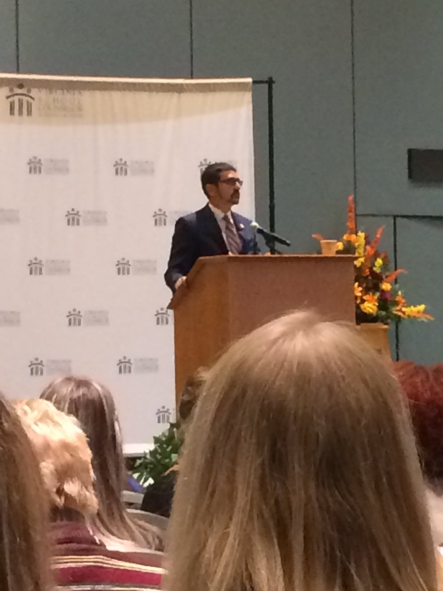 LRSCounselor's tweet photo. Partnership with Atif Qarni VA Secretary of Education and VSCA for 1:250 ratio and best practice for students! #vsca2018 https://t.co/jVyH8EK3jV