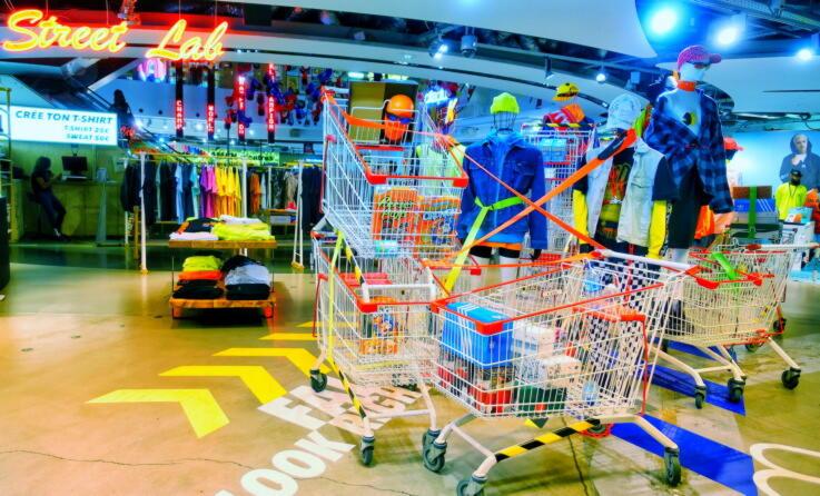 insidertrends's tweet photo. High-tech doesn't always mean high impact. We go inside the low-tech brilliance of Citadium to explore how its reaching everyone's target millennial audience - https://t.co/P1HdxhwLdW #retail #retailstrategy #retailtrends https://t.co/qcNth009Uf