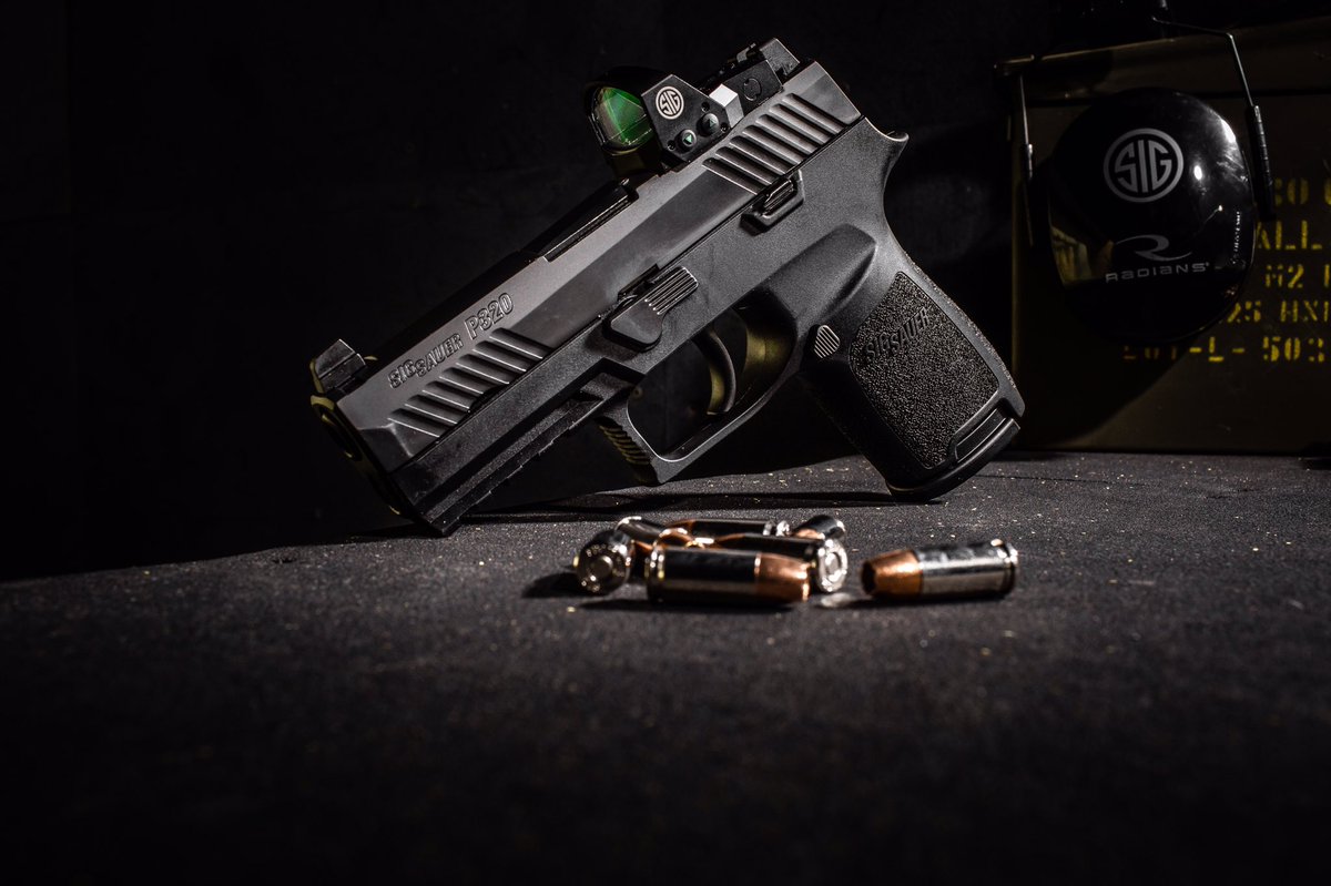 sigsauerinc's tweet photo. What’s your go-to caliber and favorite round for #EDC? @sigsaueroptics #9mm #Vcrown #MyP320 #ROMEO1 https://t.co/Yf7INOtErk