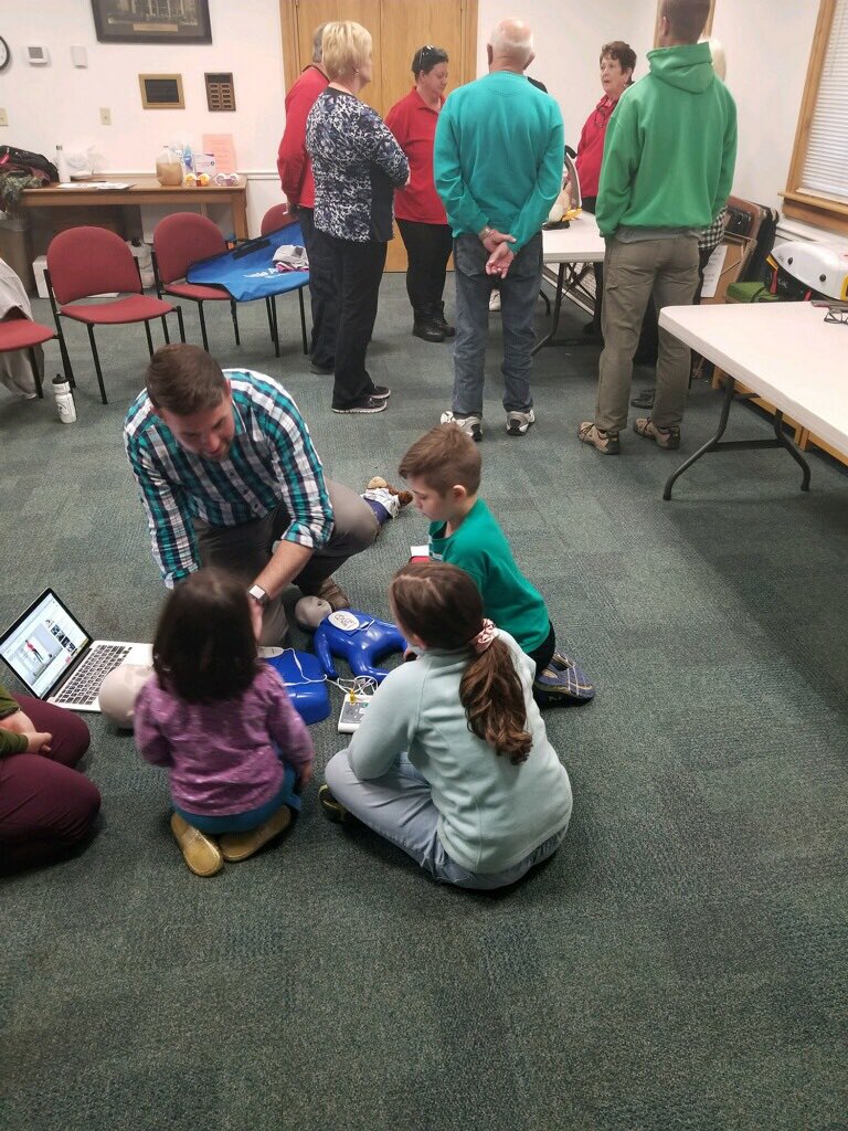 AidanOConnorJr's tweet photo. How great would it be to finally have a paramedic on the NYS legislature- to do meaningful projects like community hands-only CPR trainings throughout our district year-round! Projects that are about people, not politics! #AD102 #AidanForAssembly https://t.co/IYzcwDtk00