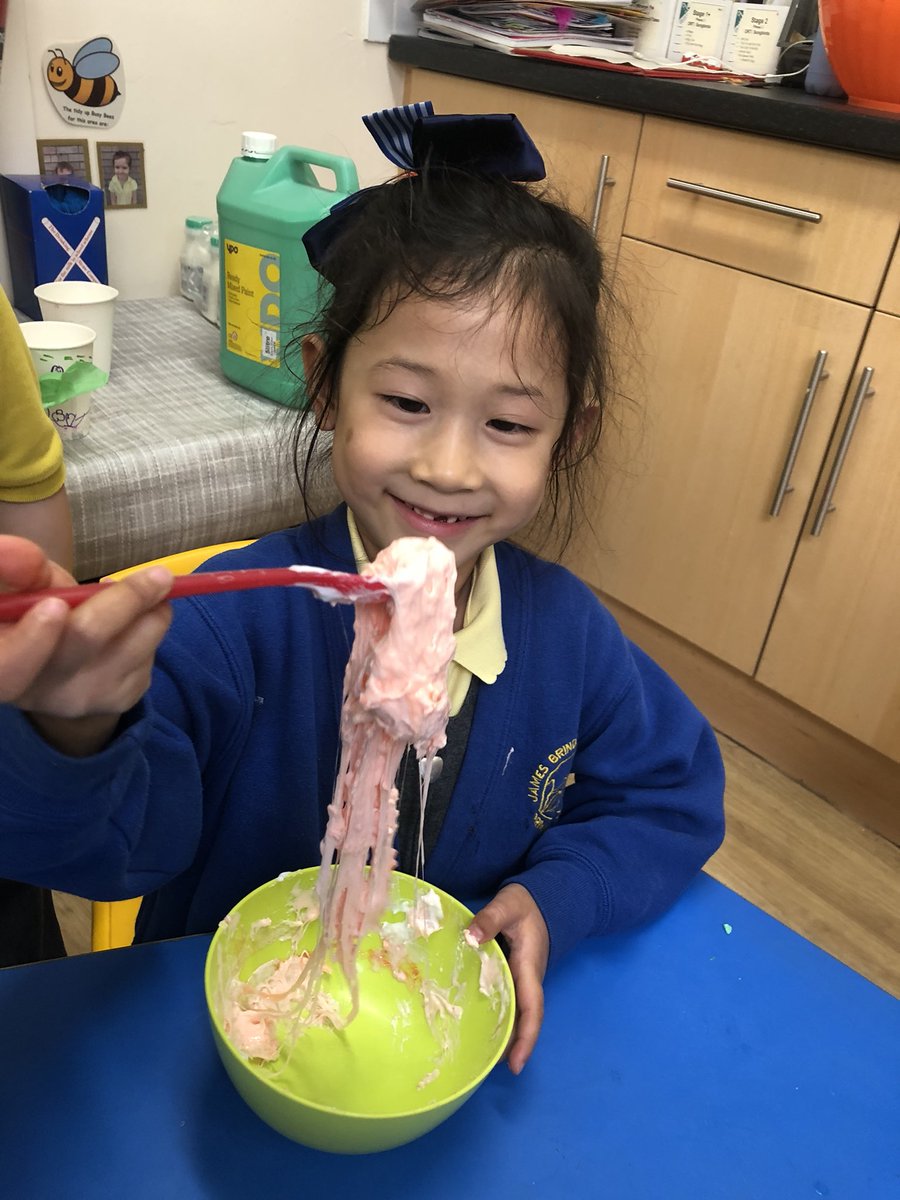 JamesBrindleyPS's tweet photo. Slime making in reception 🎃👻🎃#writingrecipes #spookyfun https://t.co/mL5A6kcpCy