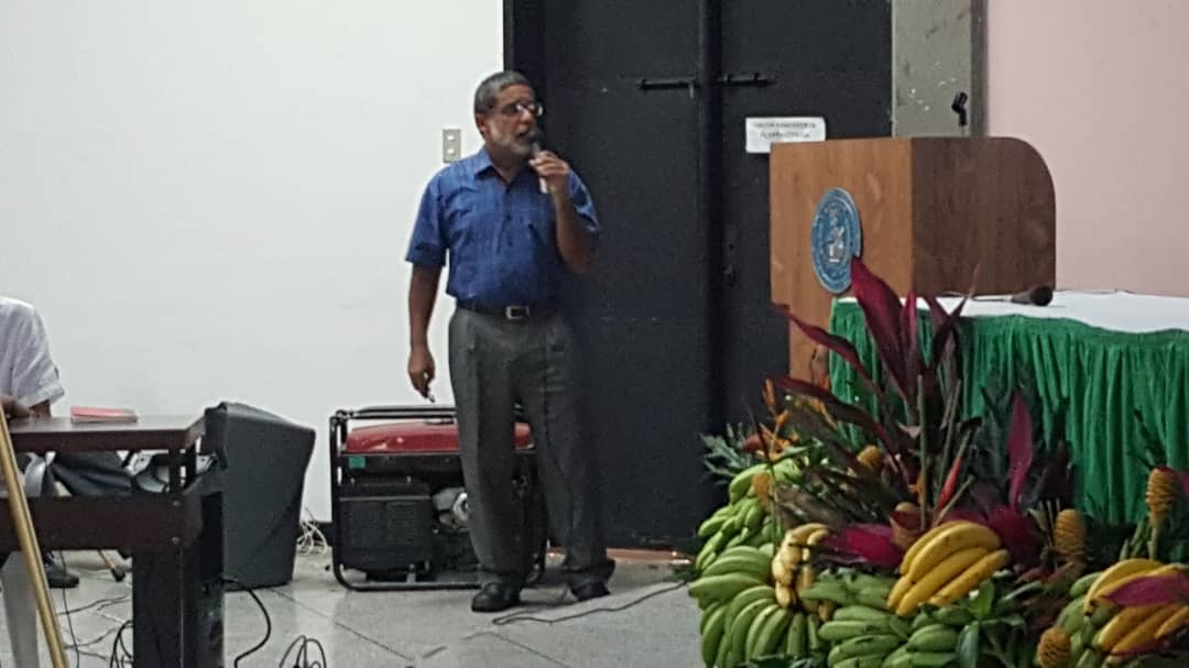 CKronosII's tweet photo. Tema 7 día 2, ING Rómulo Del Valle - UNET @UNEToficial . Tendencias en el manejo del complejo Sigatoka en plátano y banano. #Musaven #1erCongresoMusaven #FAgroUCV #Venezuela #CKrinosII https://t.co/B2R5doZOrc