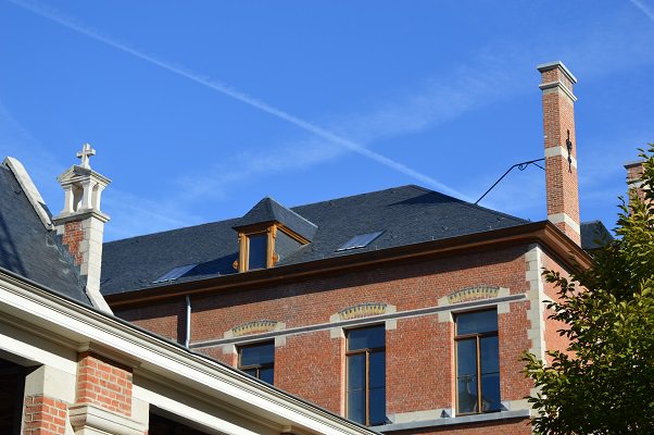 TomvanderDussen's tweet photo. Ook in #België worden onze #CastPMR #dakramen toegepast bij de #herbestemming van het #Militair Hospitaal in #Antwerpen in een #natuurleien #dakbedekking. https://t.co/kSIkwGXOV4