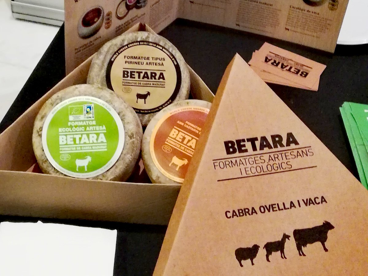 comoxplicarte's tweet photo. #GASTRO #EVENTO - Anoche en la #NitGourmet2018 chefs, autoridades, agricultores, restauradores y prensa especializada nos reunimos para degustar las propuestas innovadoras del clúster de @cataloniagurmet. Aquí una muestra de los productos. https://t.co/mV8Ik8HNJi