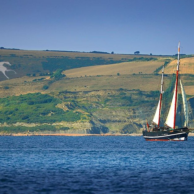 SailMoonfleet's tweet photo. 📸 @stevebelasco at @jurassicphotographic. @SailMoonfleet @WhitehorseWey @BBCCountryfile @BBCDorset @ITV @itvmeridian @country_coastal @PortlandDorset @WeymouthOEC @PortlandMarina @HivePurbeck @WeAreWeymouthUK @WeymouthBID @dailyecho @thecoastnews @PortlandHeights #vitaminsea https://t.co/WcEktS8Igb