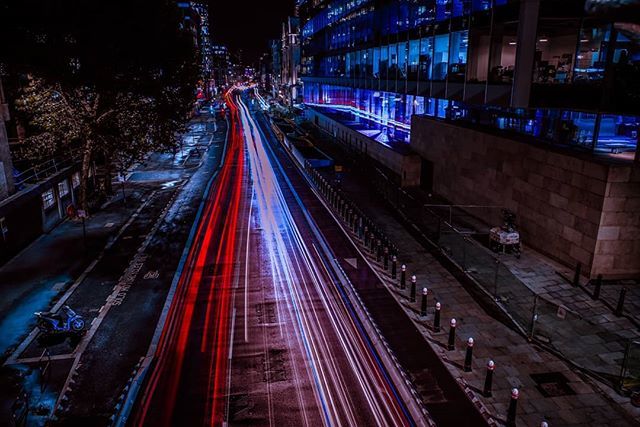 It's a two way street, make sure to look both ways.
🚘
💥
🛣️
🌆
#londontourist #lastnightinlondon #londonphotography #longexposure #longexposhots #travelphotography #travelingartist #photography📷 #photographyartistic #headlights #nightphotos #touristday #touristphoto #wande…