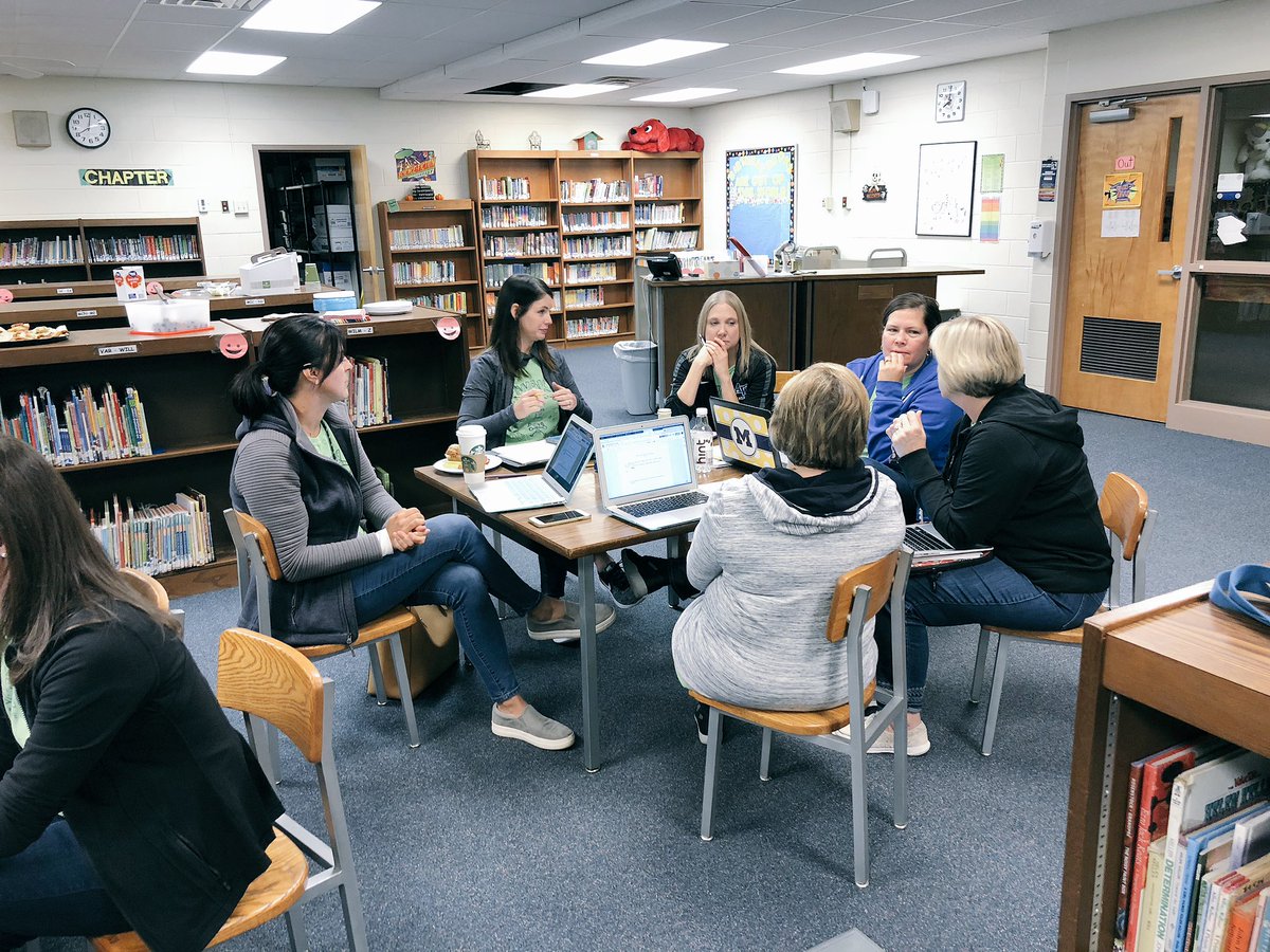awlsmo's tweet photo. Collaborating and celebrating this morning during the staff meeting! #endoffirstquarter #birthday #schooldata https://t.co/DVVWaM1ScU