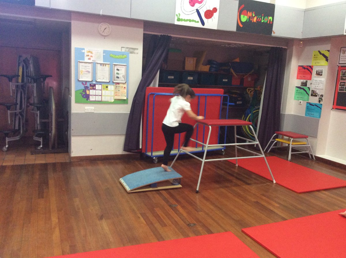 Y4MelthamMoor's tweet photo. Clowning around and circus acrobatics in pe today. #MMactive https://t.co/dDoYgGtI7N