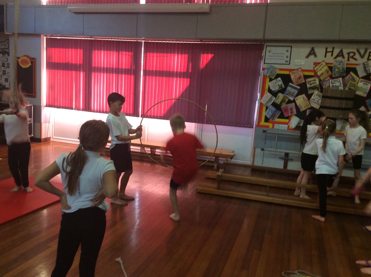 Y4MelthamMoor's tweet photo. Clowning around and circus acrobatics in pe today. #MMactive https://t.co/dDoYgGtI7N