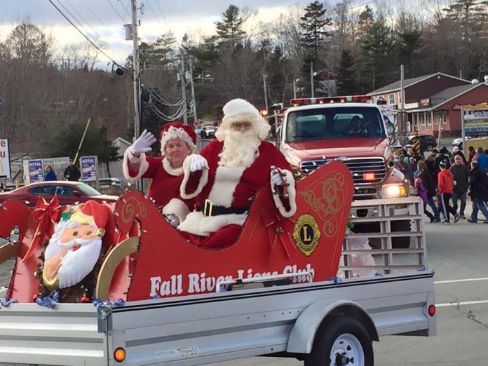 ReprtrPatHealey's tweet photo. Mark your calendar #FallRiverNS, Christmas on the Canal takes place Nov. 25. Lions Christmas Parade of Lights (NEW) 5 pm; @FRABA_NS tree lighting starts 6:30 pm https://t.co/JC9A1CHP6V @Bill_Horne @SteveStreatch @darrellsamson #SpreadTheWord https://t.co/AZ5j2iii5T