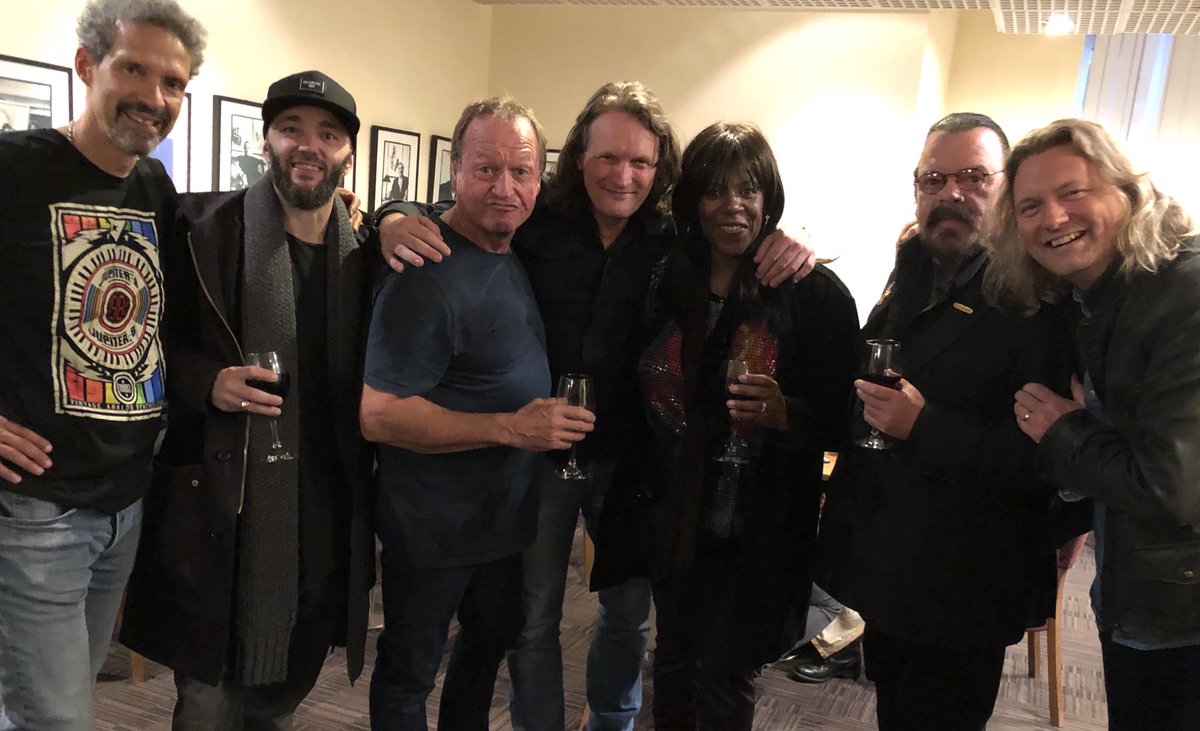 paulpryor's tweet photo. Great hang last night with @the_coops courtesy of the Level 42 boys, great show! Special surprise bonus catching up with two of my old bosses  Roy Wood and @Jaki_Graham amazing!                         
Thanks @KarlBrazilDrums &amp; @PeteRayBiggin @mikelindup @markking #level42 https://t.co/nPVUVmkUTZ
