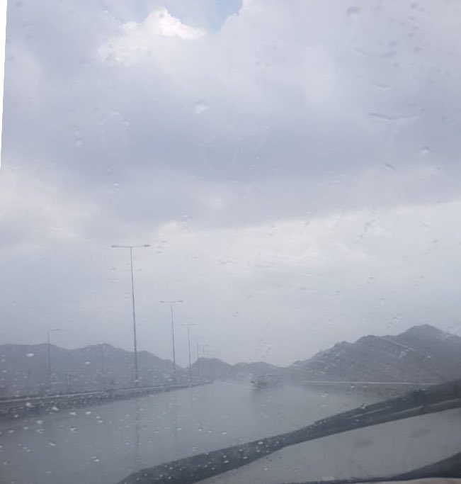 لا بأس ...أنها غيمة حالها حال الغيوم التي تكسو سماء الباطنة شمال ..إنها غيمة في أعماقك و ترشح عبر عينيك دمعا ...وبعدها يعود النسيان سلطانا وتعود الابتسامة وتنسى كل شيء نعم ستنسى وكأنه لم يكن أبدا