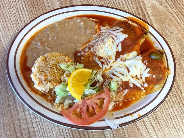 Lompoc_eats's tweet image. How sounds some Chile’s Rellenos for lunch at @elpalmarlompoc ?🌶😋🌴#lompoceats #chilesrellenos #mexicanfood #elpalmar #yummy ift.tt/2P7E8V7