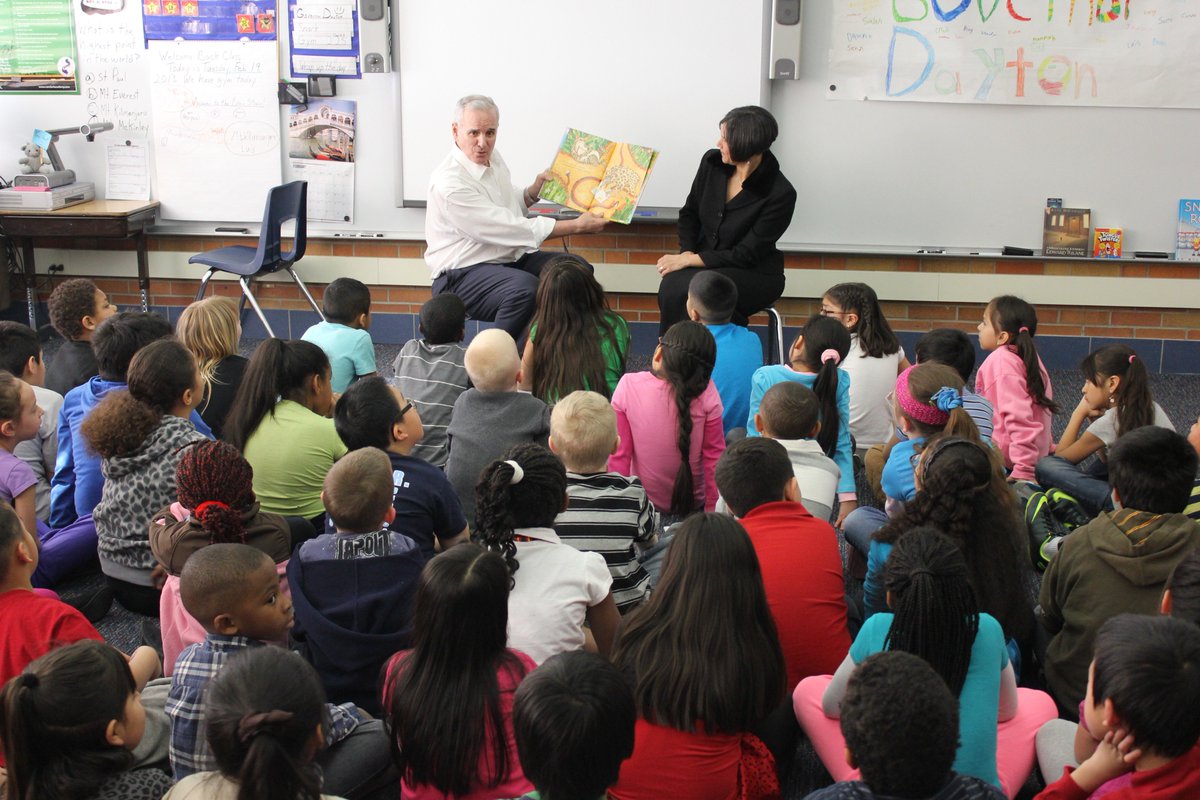 Governor Dayton and Commissioner Cassellius read to Minnesota students in a classroom.