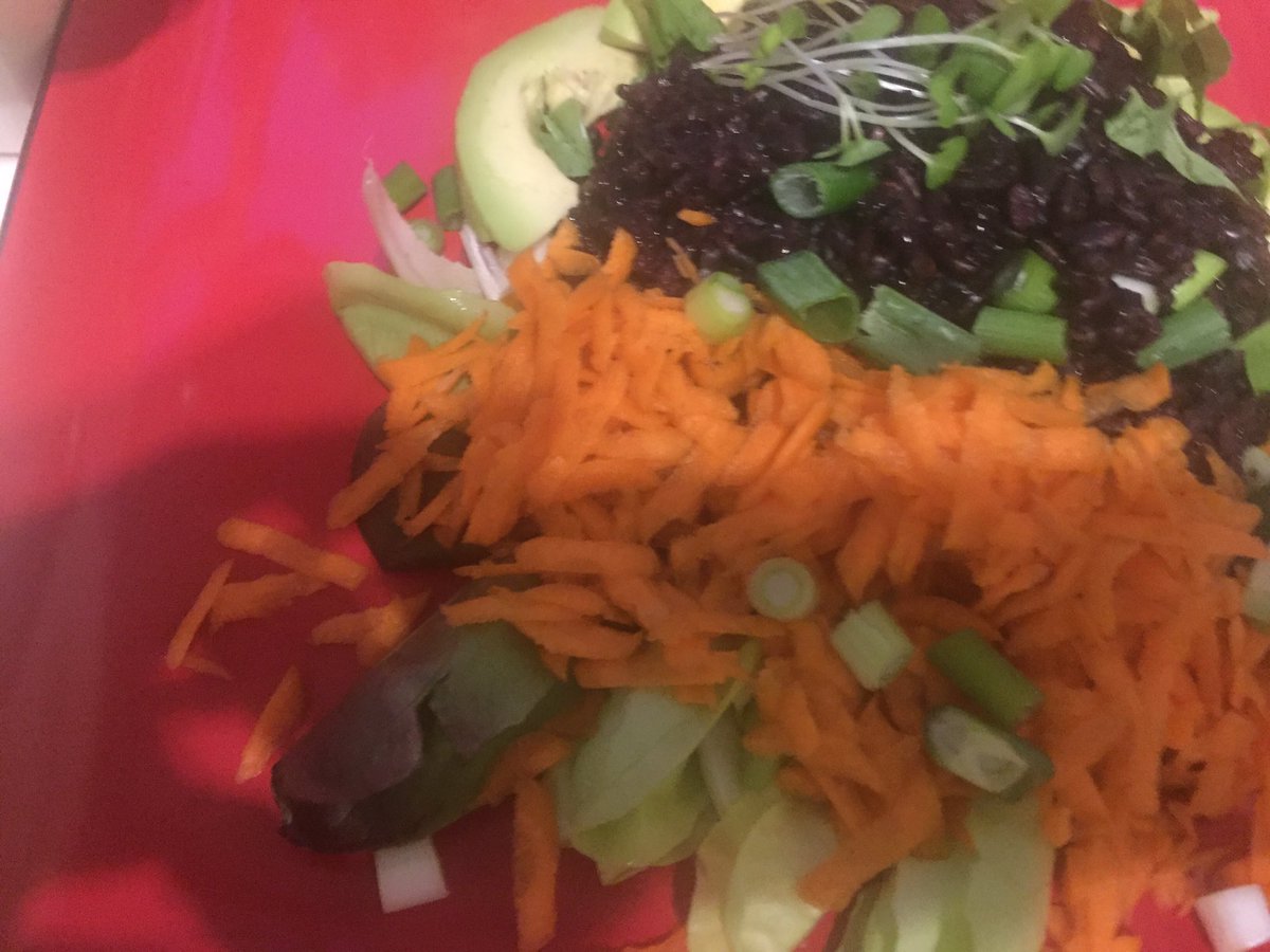 Eat to live, grow and be better.

#blackrice #avocado #carrots #leaves #springonions #basil #chives #sprouts 

#eatraw #organic #eatright #vegan #vegetarian #veg #eatveg #balance #HealthyFood #HealthyLiving