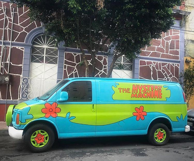 Sales a dar el rol  y te encuentras al buen Scoobydoo vendiendo sus galletas mágicas  😂 😂 😂 😂