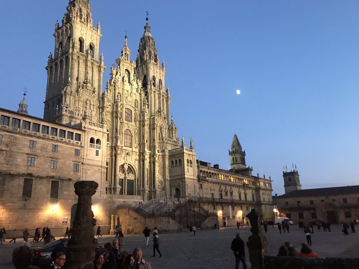 Visita a #santiagodecompostela con Embajadores de la #UE. Espero volver pronto - pero la próxima vez será caminando #CaminodeSantiago. <a href="/EmbajadorSuecia/">Per-Arne Hjelmborn, Embajador de Suecia en España</a>