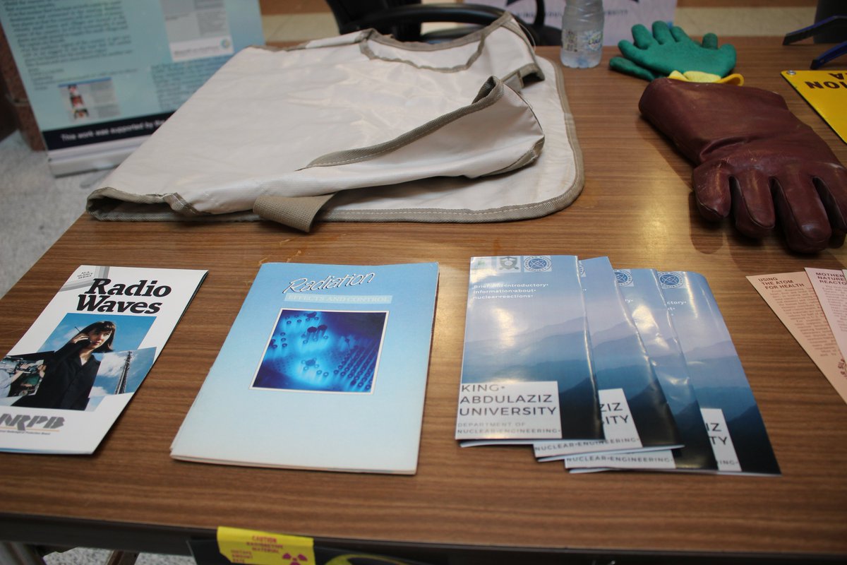 ☢️ المعدات التي تم تثقيف الطلاب عنها في الفعالية ☢️

☢️  The tools used to educate the students about at the event ☢️
#NuclearSciWeek #NuclearSciWeek18