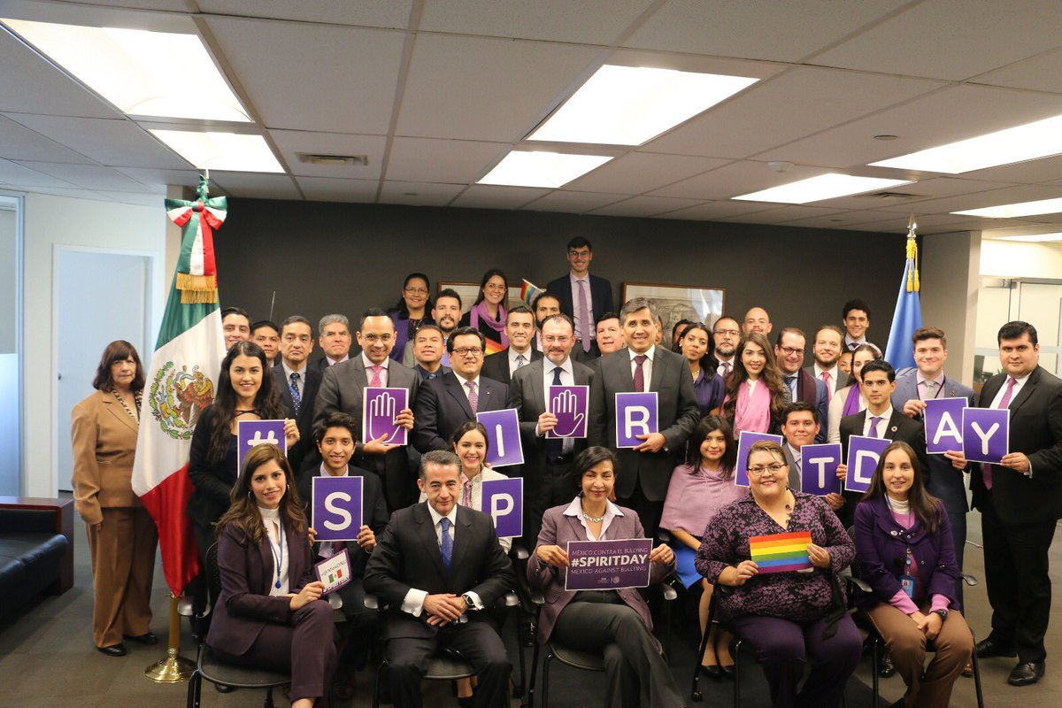 En el inicio de su gira de trabajo en #NY, el Srio. <a href="/LVidegaray/">Luis Videgaray Caso</a> expresó el privilegio y honor que ha sido trabajar con el extraordinario grupo de mujeres y hombres dedicados a la diplomacia y el multilateralismo en la representación de México ante la ONU, @Mex_ONU. #SpiritDay