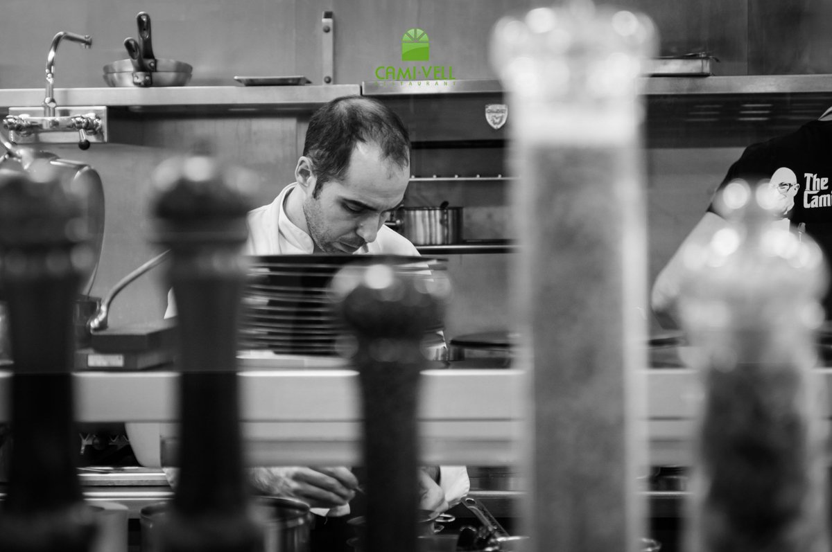 Dedicación, atención, cuidado y paciencia son sólo algunas de las virtudes que tiene un buen cocinero, pero una de las más importantes es la entrega porque la cocina, la que se trabaja con  cariño, requiere muchas horas de aprendizaje y práctica 💚