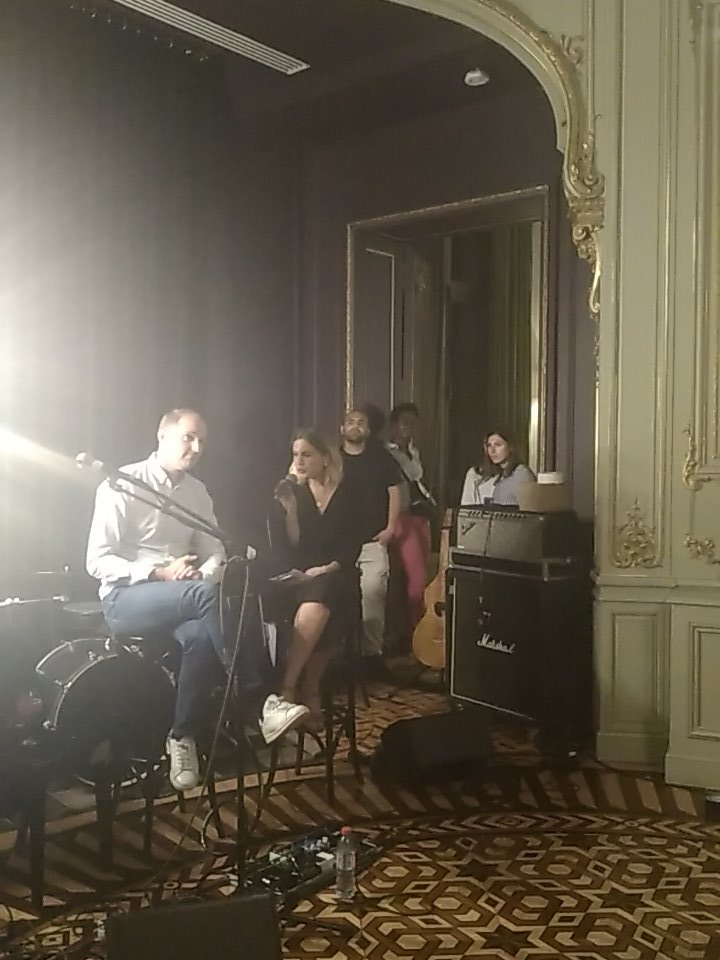 En direct du #WAWParis avec @AnssensGary qui nous parle du site e-commerce spécialisé dans le sport, @Alltricks_com ! Merci <a href="/WebAfterWork/">Web After Work</a> 👌