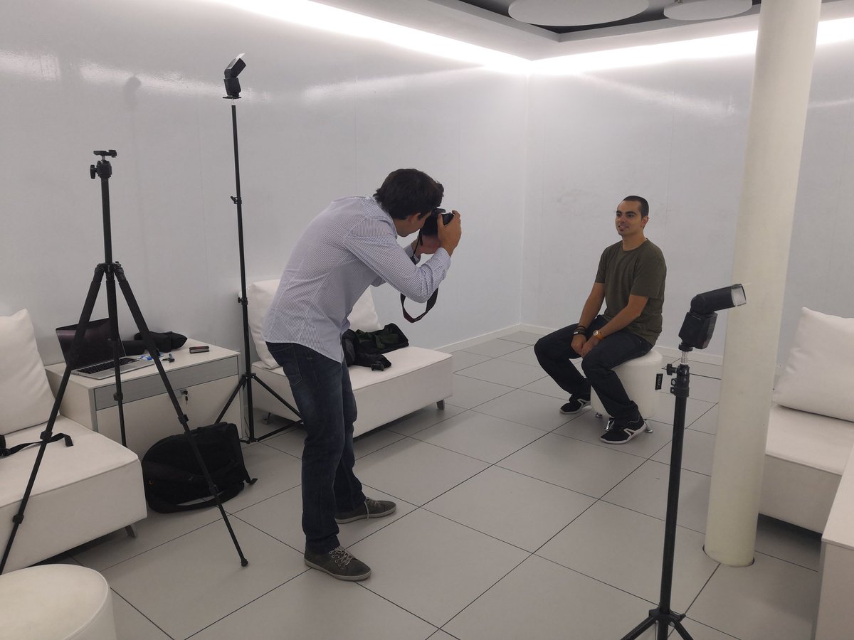 jlhuertas's tweet photo. Pedazo sesión de fotos pro del equipo de @mobbeel que ha montado hoy @rescorial... este chaval vale para todo! 👏👏 Próximamente los resultados en https://t.co/vWoUGBsRFX https://t.co/kkY6TSqhKa