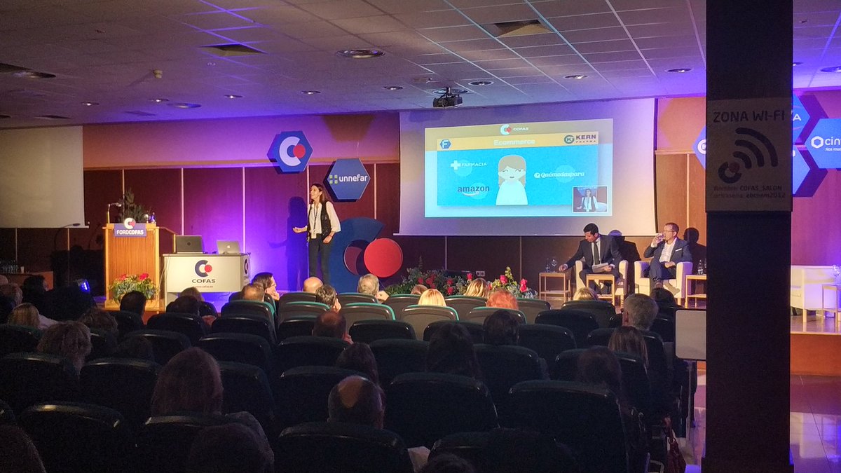 iCOFAS's tweet photo. #LuciaArroyo de @quemedaspara comienza su ponencia sobre su método de comunicación de #Salud a través de videoconsejos #ForoCOFAS https://t.co/9zDIN8VOyx