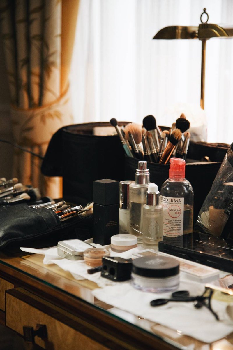 BritishVogue's tweet photo. Getting ready with @birgitk0s: https://t.co/Dv9Sqxi1t0 https://t.co/btzOcoeVJc