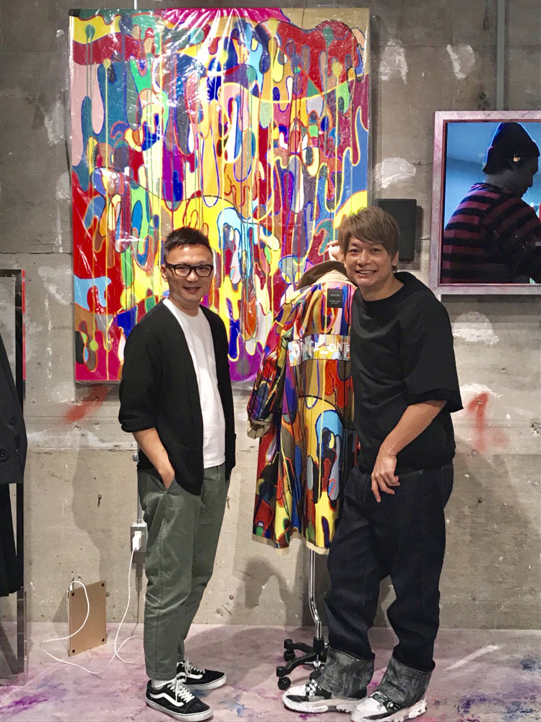 石川康晴 Twitter પર ヤンチェの店舗でコート2枚を買いました 香取慎吾くんの作る商品は ファッション アート 新しい ストライプインターナショナルは これからも香取慎吾くんをサポート して行きます ストライプデパートメントの裏情報 毎週ではないですが