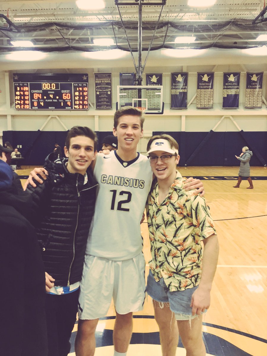 _coynejack's tweet photo. @LawleyWill billy jayyyyy happy birthday brotha. keep tearing up chitown see ya soon dog #NosGang #DickSneeze https://t.co/j6ItuiLudV