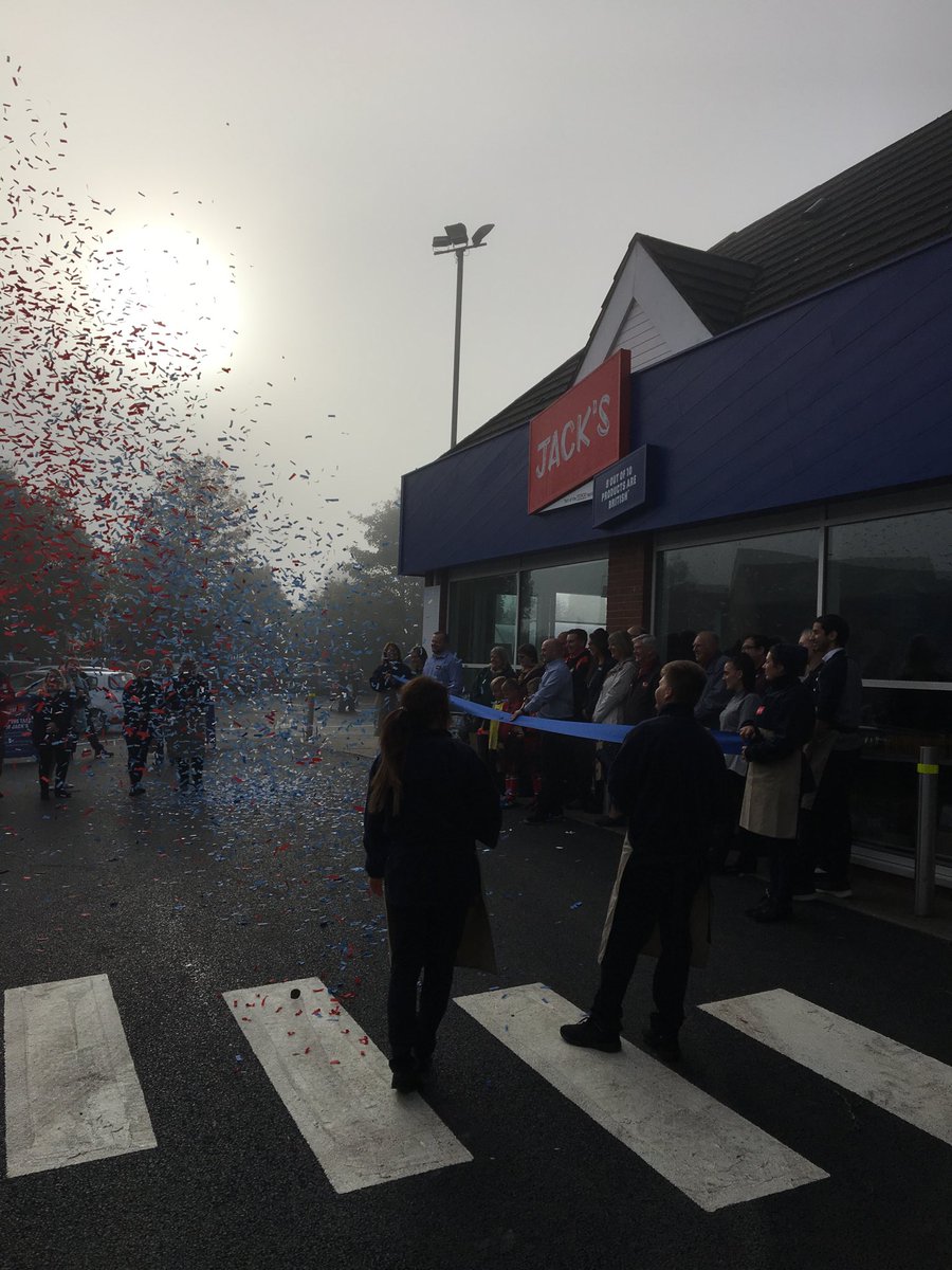 And as the sun started to shine through..... another ⁦@shopjacksuk⁩ store is born.....Happy trading