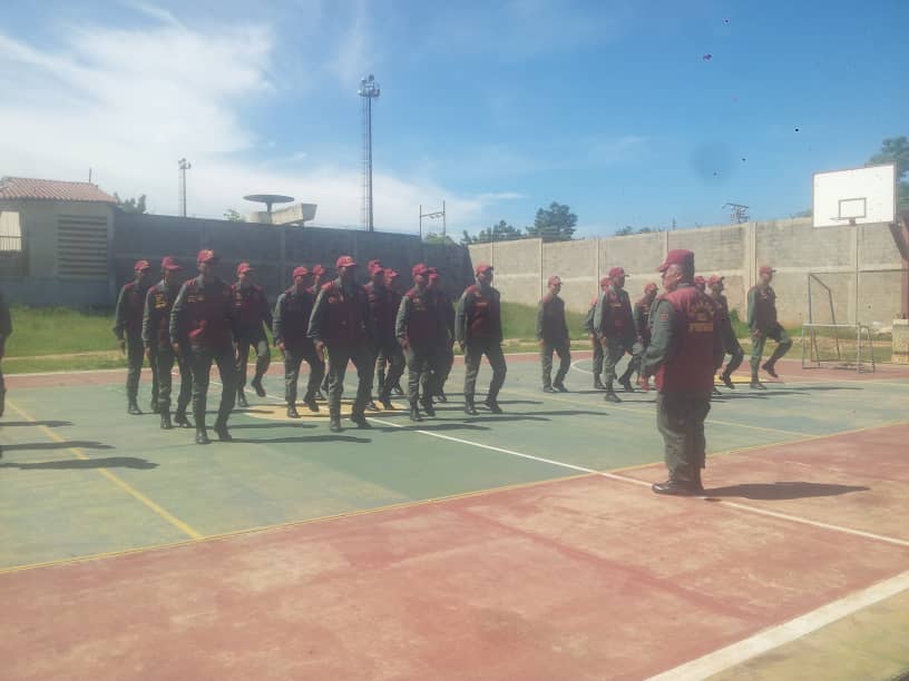 GNB_PuebloDMcbo's tweet photo. @GNB_PuebloDMcbo realizamos Orden Cerrado con el personal militar en esta unidad táctica. #GNB #18OCT18 https://t.co/BhCqkBwdCU