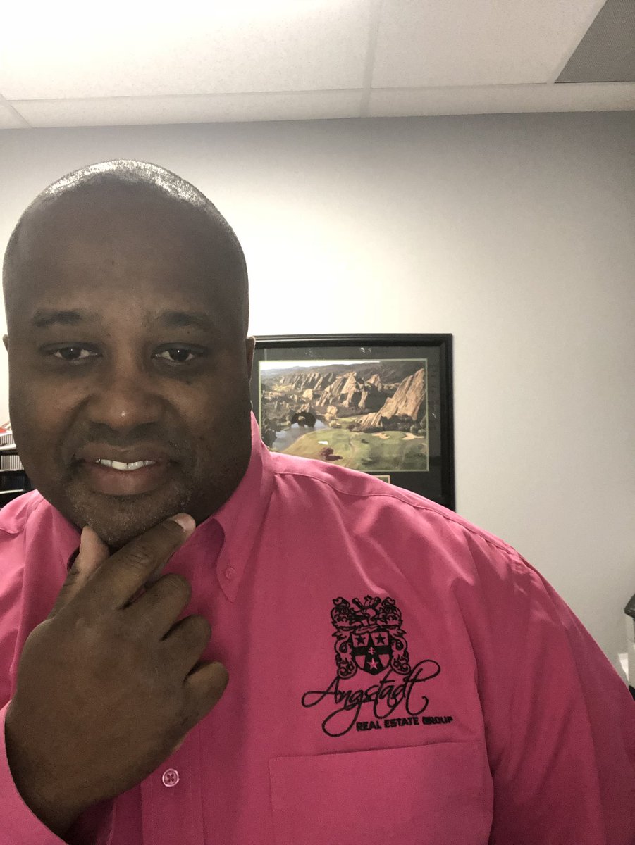 coachchristmas's tweet photo. Rocking the Pink!! #savethetatas🎀 #notyourtypicalagent #isoldit #pictureoftheday https://t.co/3BPjbUS9wG