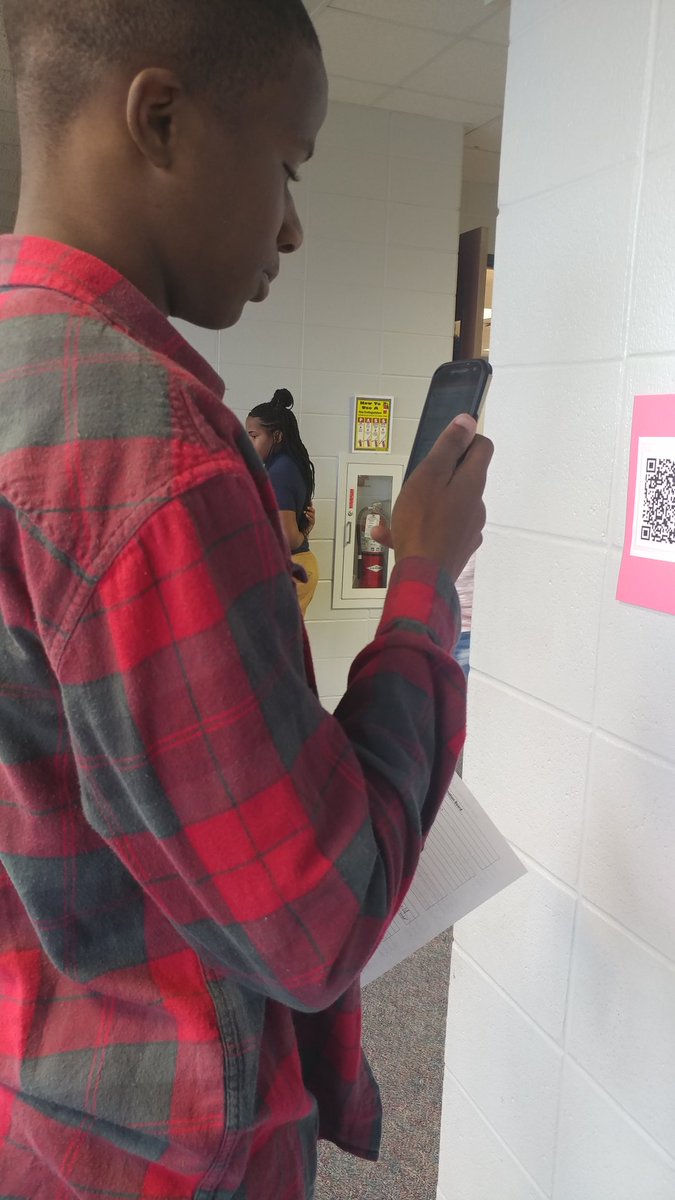 dethomp's tweet photo. On task students are informed students...#WeAreKCollins #P2P #kchs https://t.co/Vghdz4XI6J